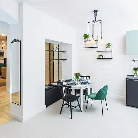 Teatralna Apartment *